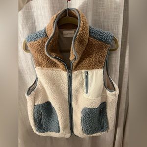 NWT Mia & Tess Vest Size Med